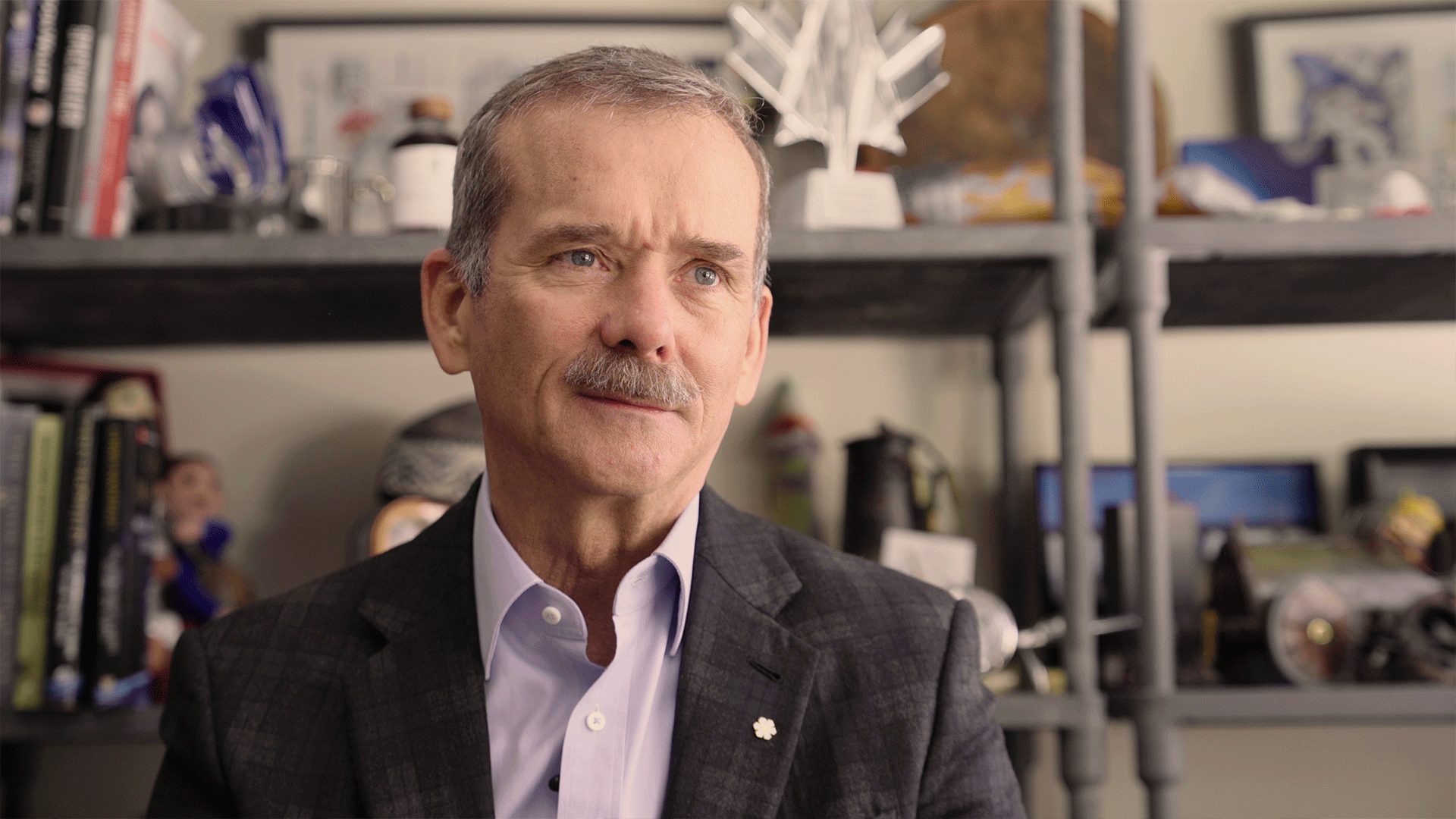 Astronaut Chris Hadfield receives ISF Award Astronaut Chris Hadfield receives ISF Award